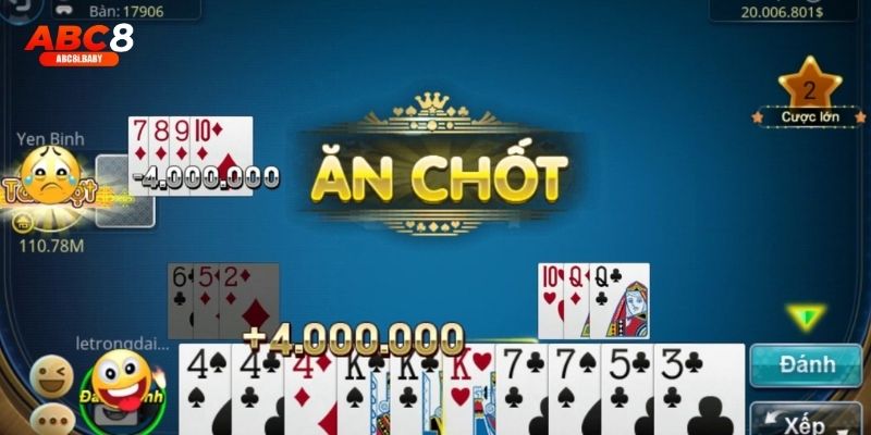 Người chơi đang suy nghĩ chiến thuật đánh bài để tránh bị ăn Phỏm